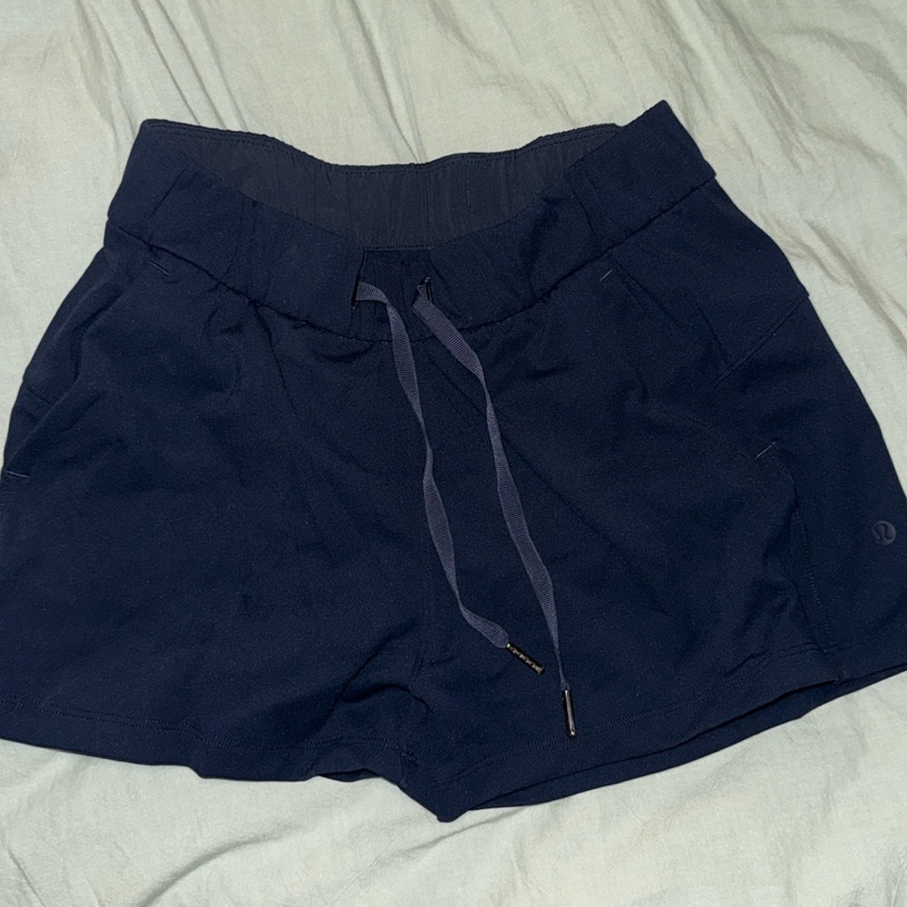 Lululemon On The Fly Short 2.5” Size 4 in Navy